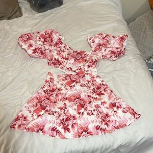 Size 6(M) hello molly pink and white floral dress